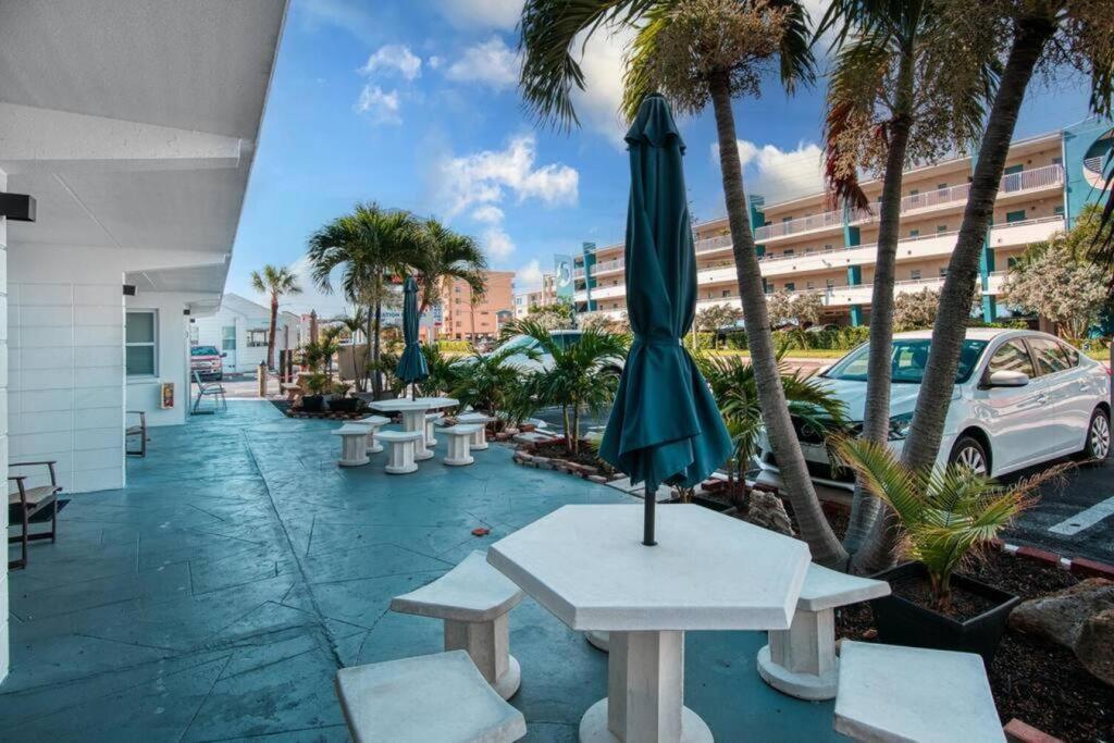 Sunset Beach Suites At Madeira Beach! Pet Friendly With Summer Breezes! - Suite 6 St. Pete Beach Extérieur photo